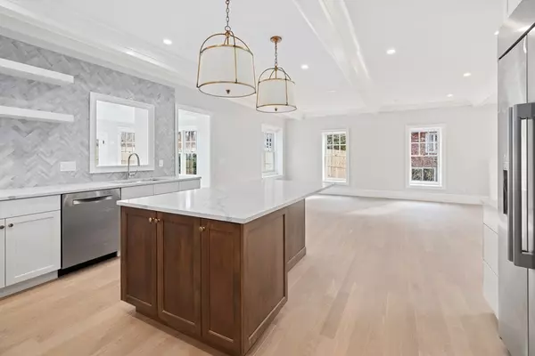 Newton, MA 02462,11 Clearwater Rd