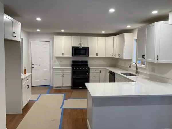 Hanson, MA 02341,499 County Rd