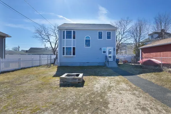 9 Elliot St, Winthrop, MA 02152