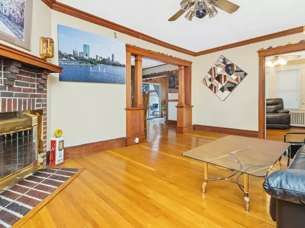 Waltham, MA 02453,9 Colonial Avenue