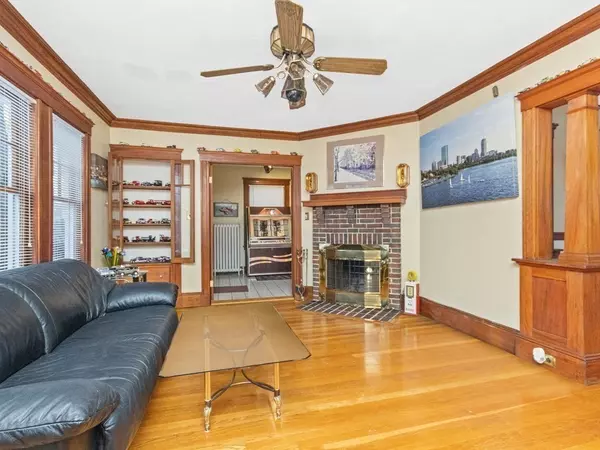 Waltham, MA 02453,9 Colonial Avenue