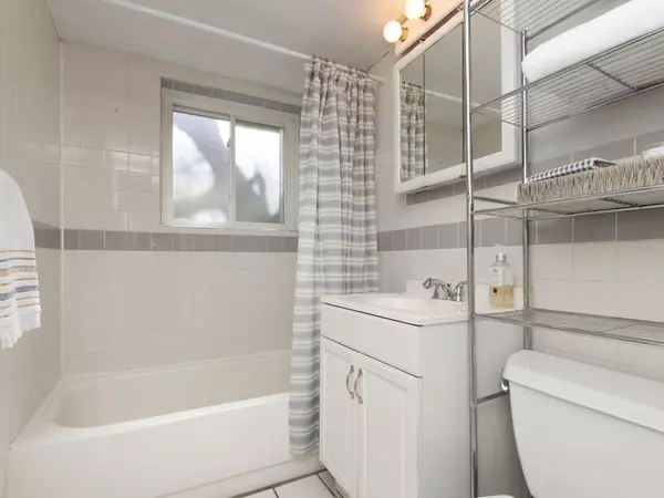 Boston, MA 02467,24 Westgate Rd #2