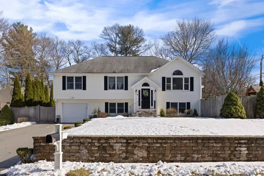 11 Island Road, Lynnfield, MA 01940