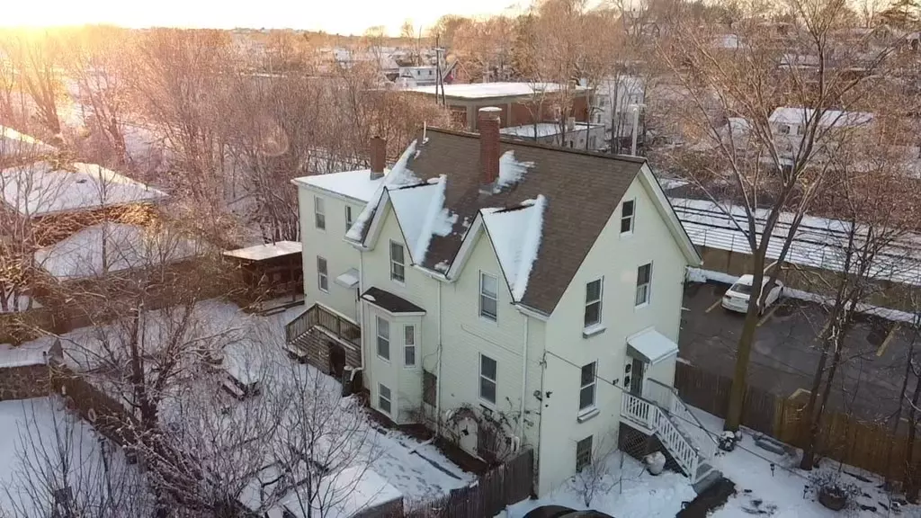 98 Pine St, Swampscott, MA 01907