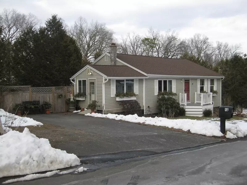 12 Veteran St, Southwick, MA 01077