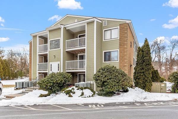 3 Bridgeview Circle #43, Tyngsborough, MA 01879