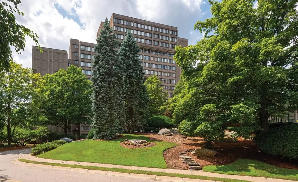 250 Hammond Pond Parkway #109N, Newton, MA 02467