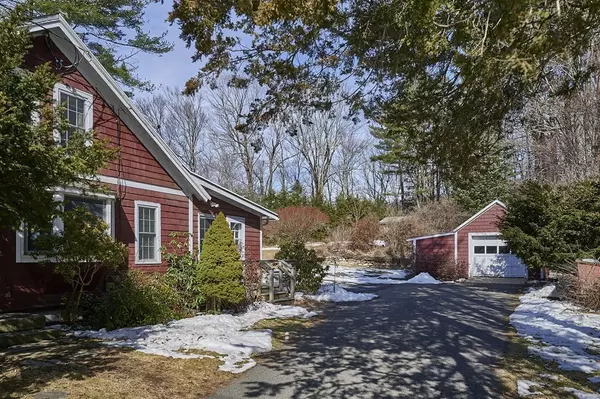 44 Amherst Rd, Pelham, MA 01002