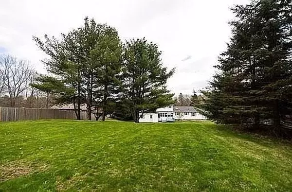 Grafton, MA 01519,17 Adams Rd