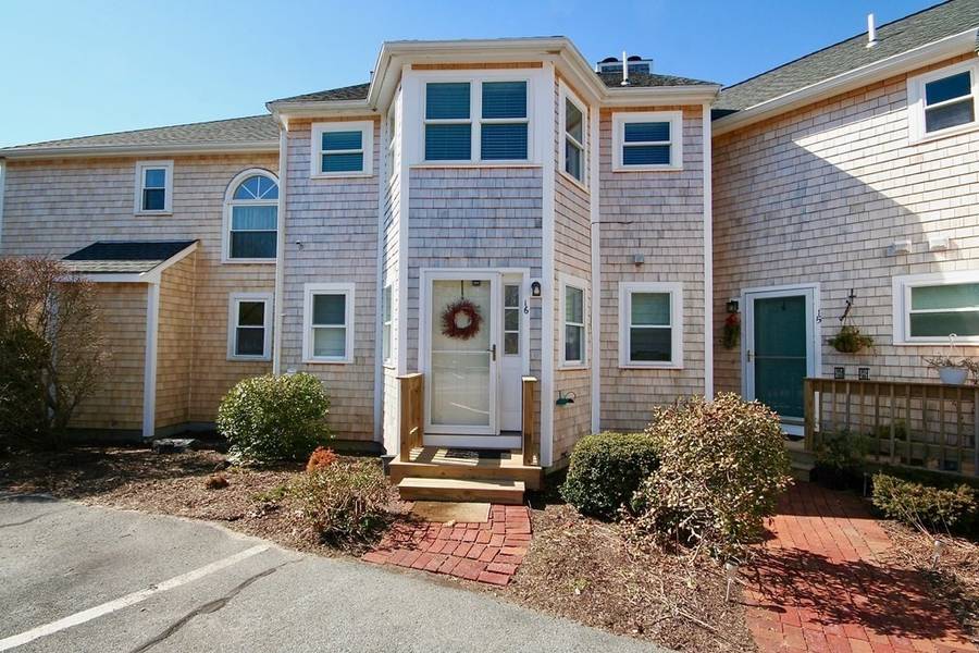 16 Harbor Hill Dr #16, Bourne, MA 02532