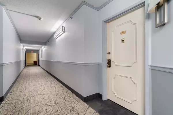 Newton, MA 02467,250 Hammond Pond Parkway #305S