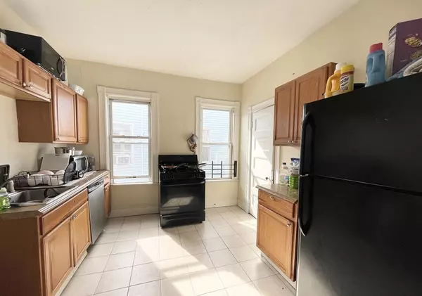 692 Columbia Road #3, Boston, MA 02125