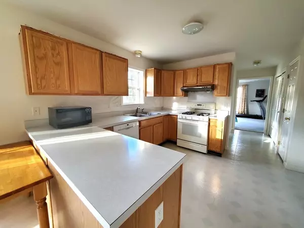 Amherst, MA 01002,16 Summerfield  Rd.