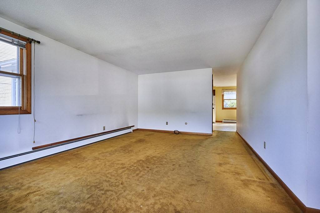 Chicopee, MA 01020,56 Thaddeus St