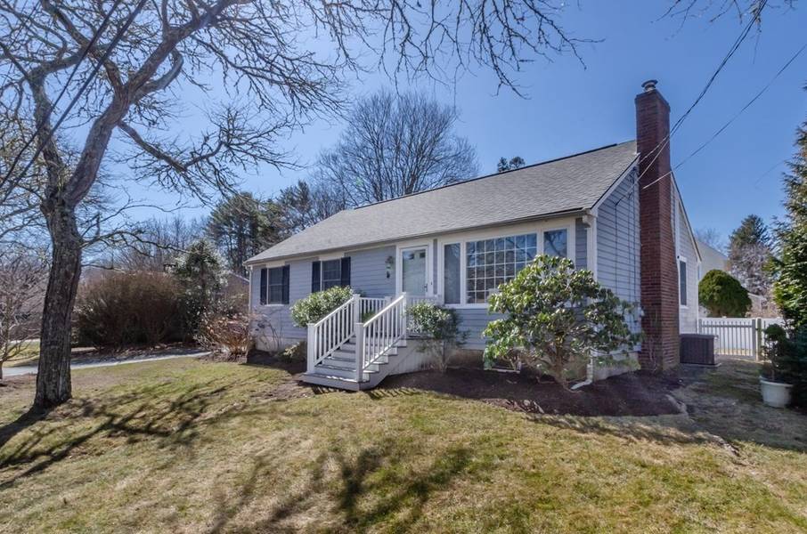 5 Baker Ln, Mattapoisett, MA 02739