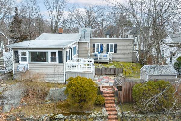 29 Grove Ave, Hingham, MA 02043