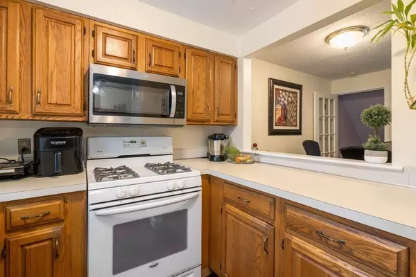 Pembroke, MA 02359,523 Washington St #C6