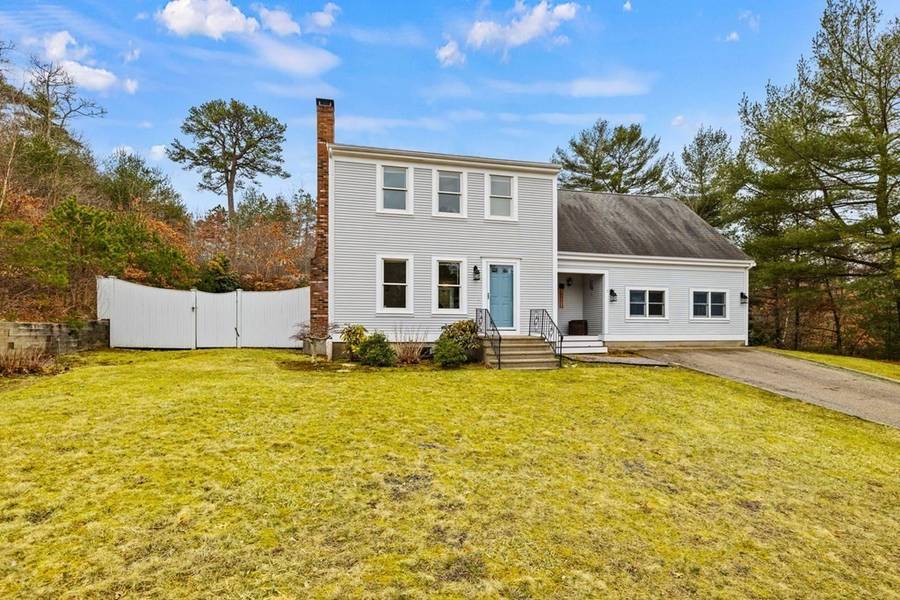 21 Heather Hill Rd, Bourne, MA 02532