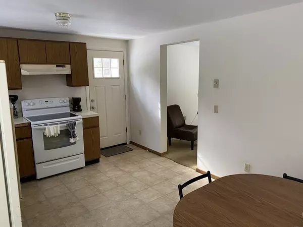 Shutesbury, MA 01072,487 Montague Rd