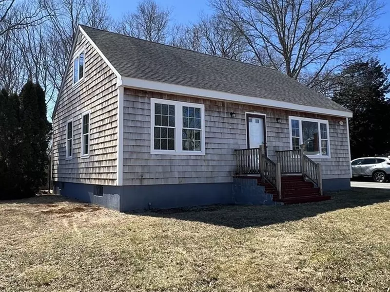 224 Sharp St, Dartmouth, MA 02747