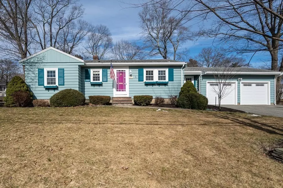 273 Linden St, Hamilton, MA 01982