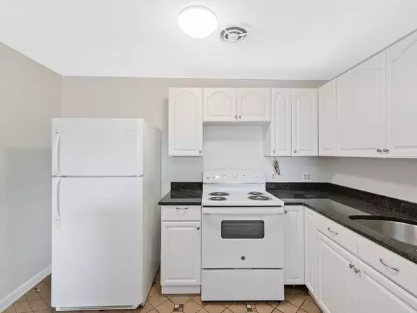 Watertown, MA 02472,10 Riverside Street #3-2