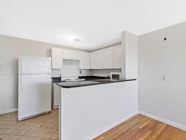 Watertown, MA 02472,10 Riverside Street #3-2