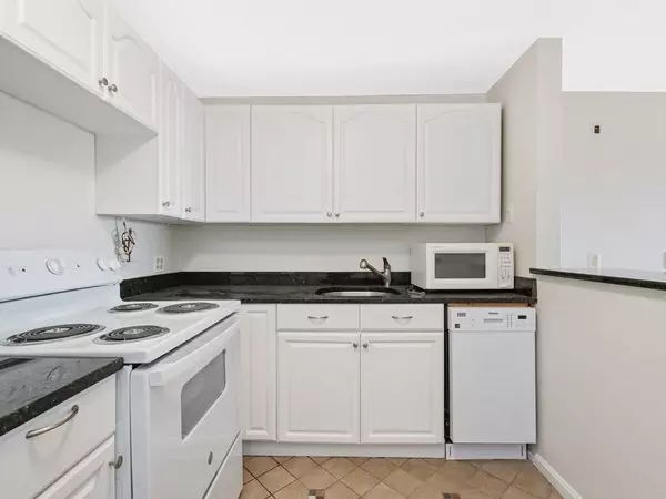 Watertown, MA 02472,10 Riverside Street #3-2