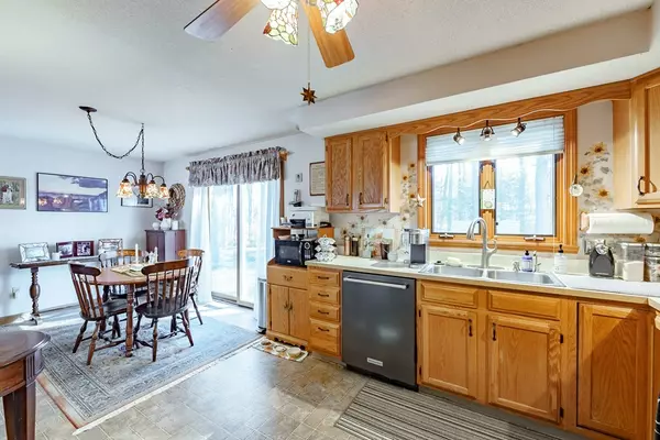 Agawam, MA 01001,109-111 Sheri Ln