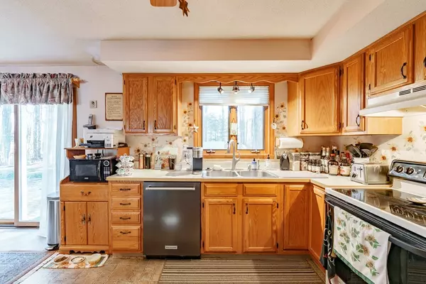 Agawam, MA 01001,109-111 Sheri Ln