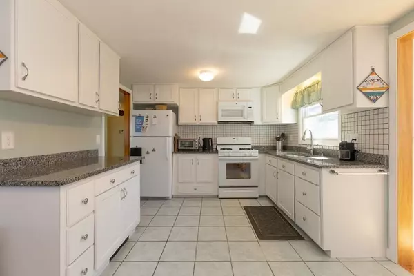 Newburyport, MA 01950,111 Low St