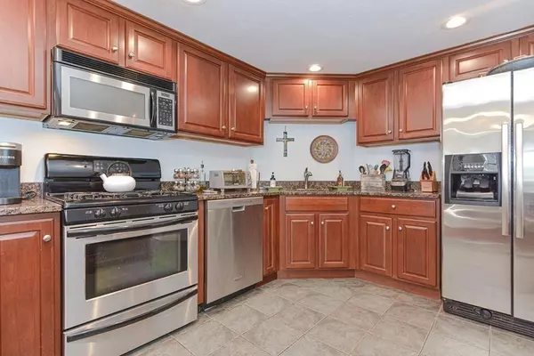 Abington, MA 02351,111 Tamarack Lane #111