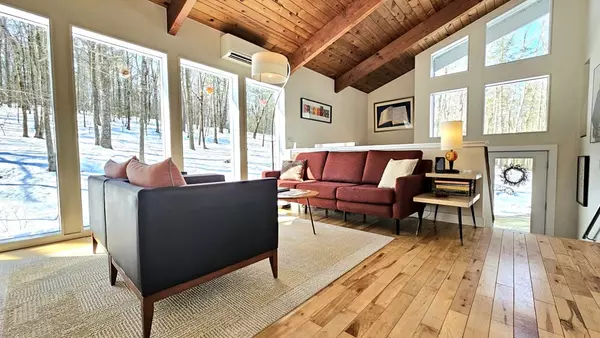 Pelham, MA 01002,28 Butterhill Rd