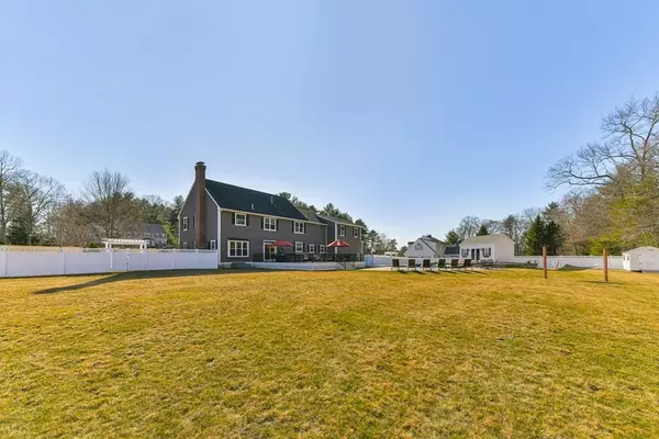 Medfield, MA 02052,6 Loeffler Lane