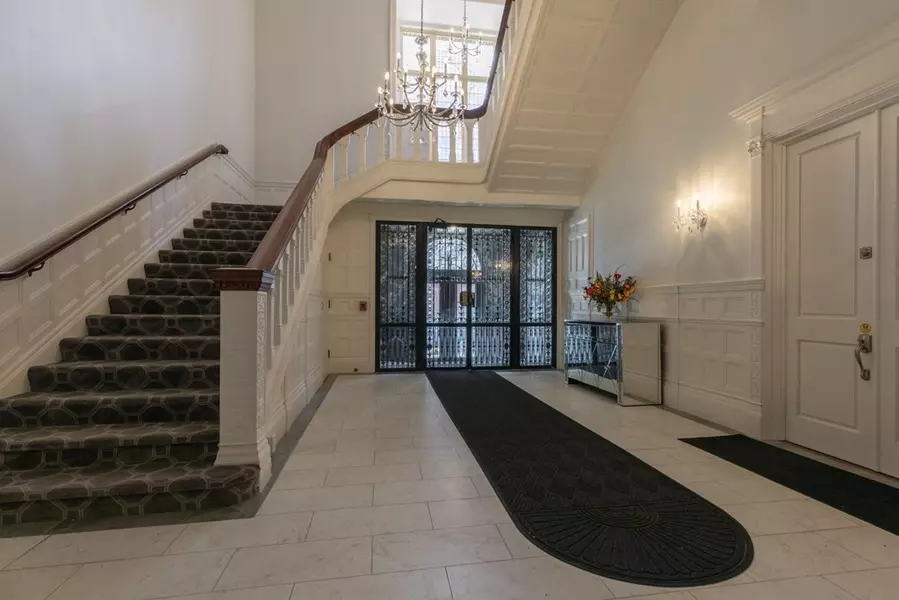 17 Gloucester #A, Boston, MA 02116