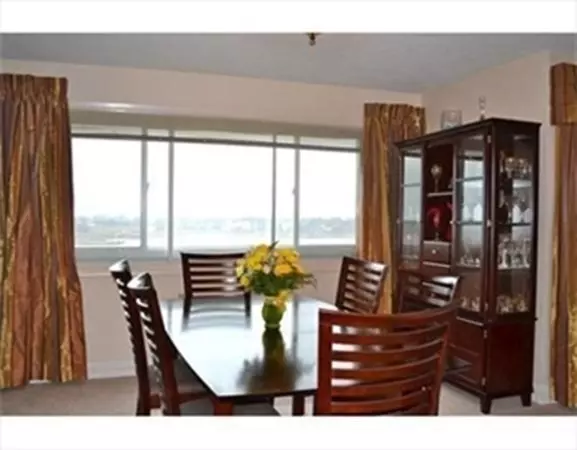 Quincy, MA 02169,100 Cove Way #901