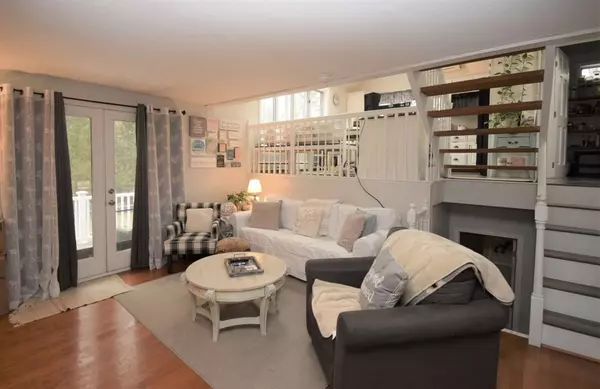 Kingston, NH 03848,2 Lamprey Road