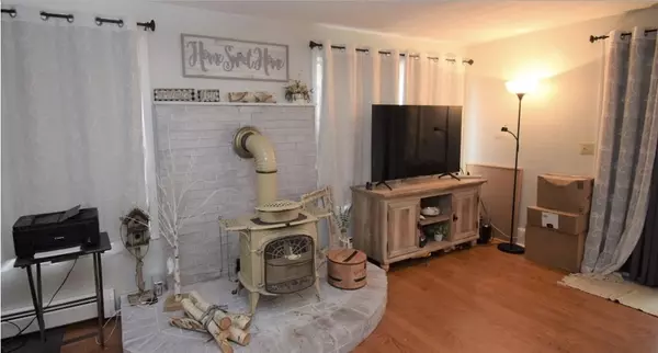 Kingston, NH 03848,2 Lamprey Road