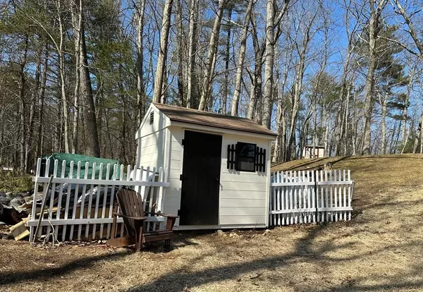 Kingston, NH 03848,134 Route 125