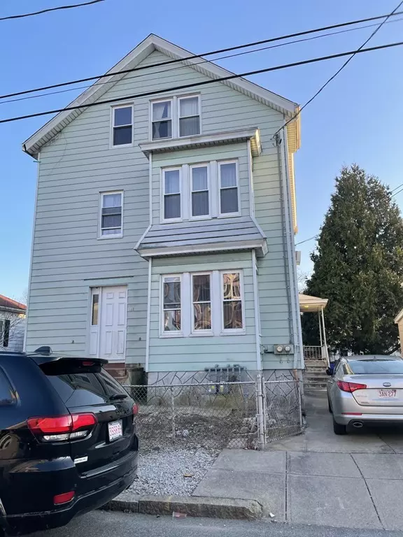 517 Palmer St, Fall River, MA 02721