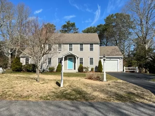 25 Palmer Rd, Mashpee, MA 02649