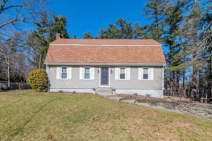 13 Lowell Rd, Pembroke, MA 02359