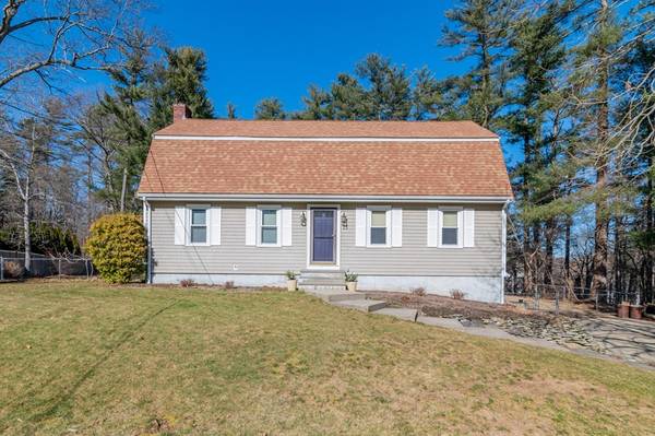 13 Lowell Rd, Pembroke, MA 02359