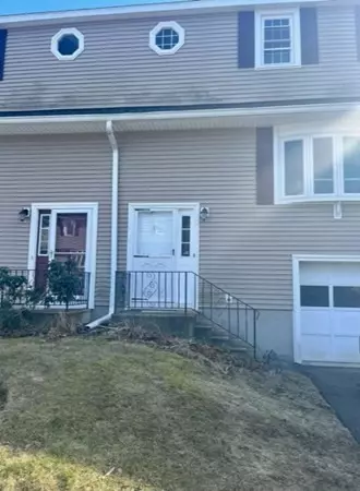 15 Meeting House Ln #15, Millbury, MA 01527