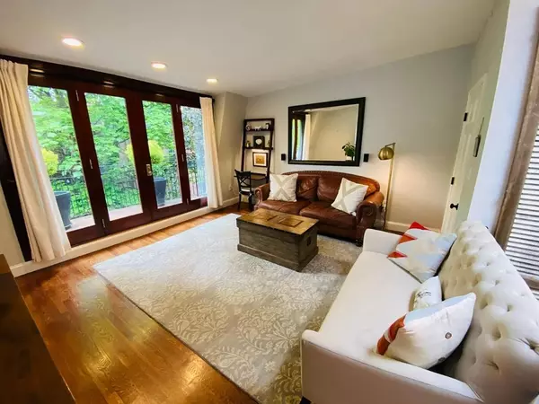 Boston, MA 02116,14 Lawrence St #2