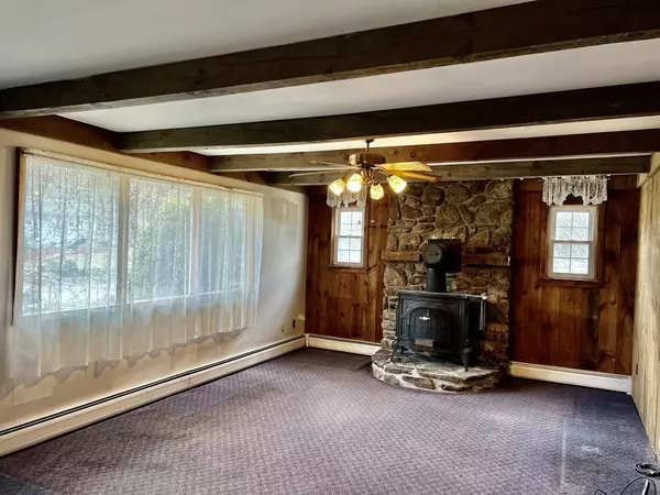 Charlton, MA 01507,44 Burlingame Rd