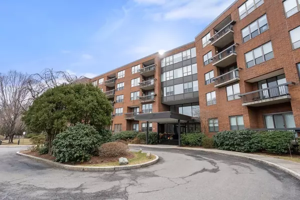 210 Nahanton #415, Newton, MA 02459