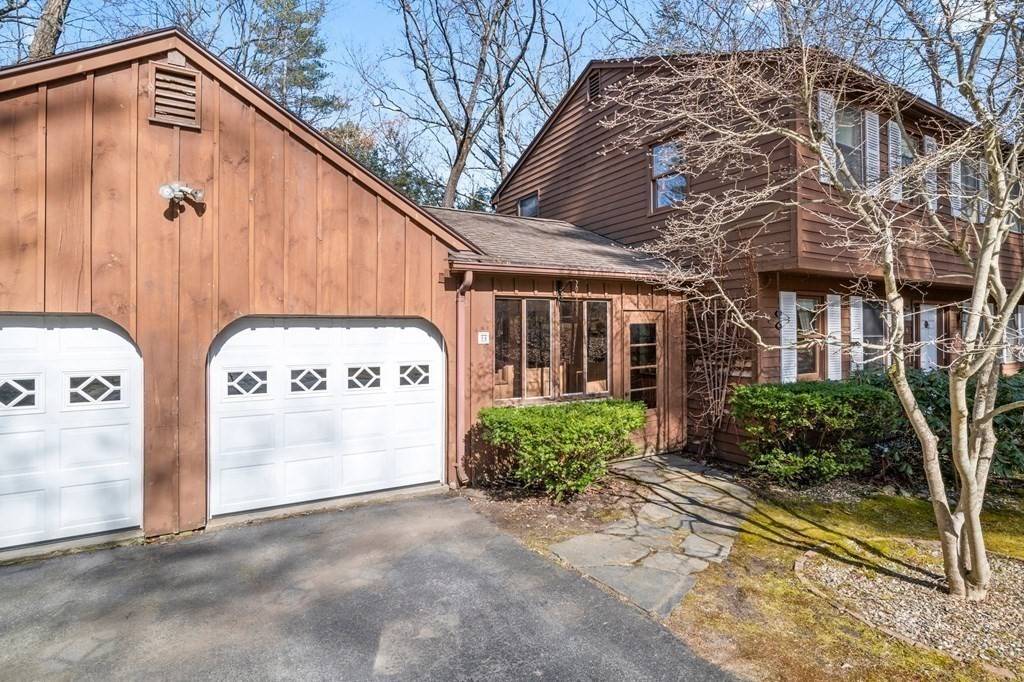 Amherst, MA 01002,4 Evergreen Ln