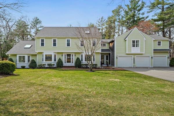 32 Hammer Hook Dr, Hanover, MA 02339