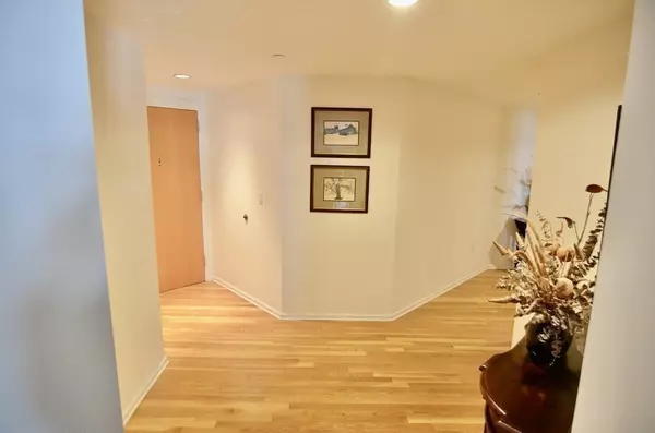 Quincy, MA 02171,2001 Marina Dr #504